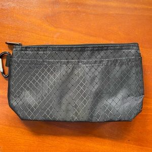 NIP CLEAR CLIP POUCH IN BLACK (9733) Retails $22